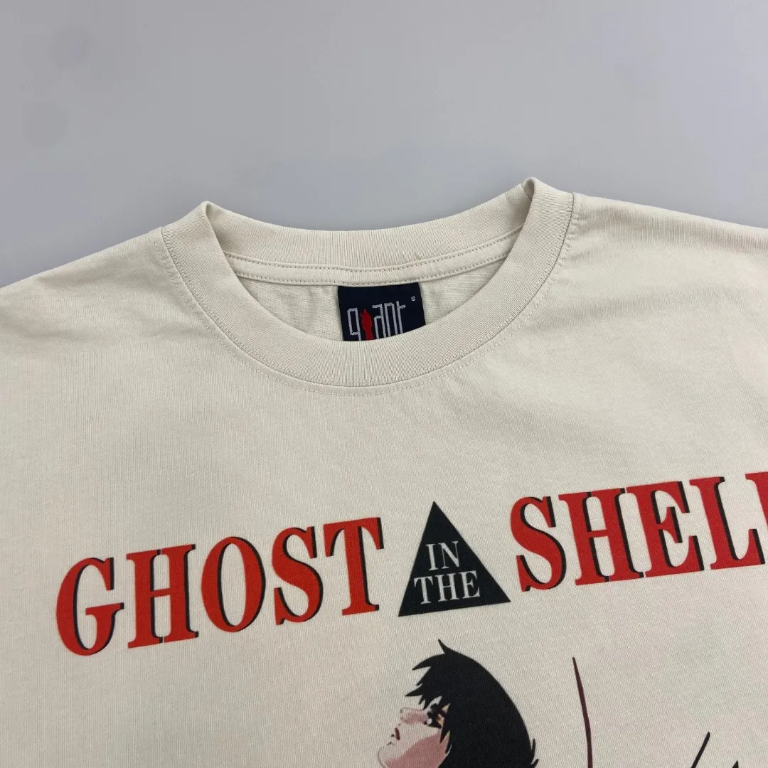 Beautifully trendy Saint Michael Ghost in the Shell anime character print, retro Vintage loose round neck, pure cotton short sleeves, digital white ink direct injection, breathable fabric, three-dimensional and clear pattern. Fabric: Double yarn 240g Style number: S805 Size: S-M-L-XL Color: Off-white Price: P110